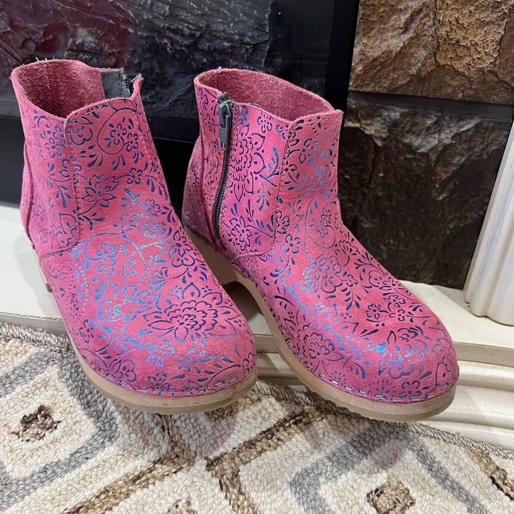Hanna Andersson Size 36 Clog Boots Womens PINK BLUE ANKLE BOOTIES